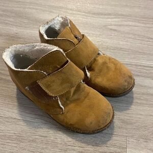 Reaction Kenneth Cole kid's slip on suede sheepskin lined tall boots size 11